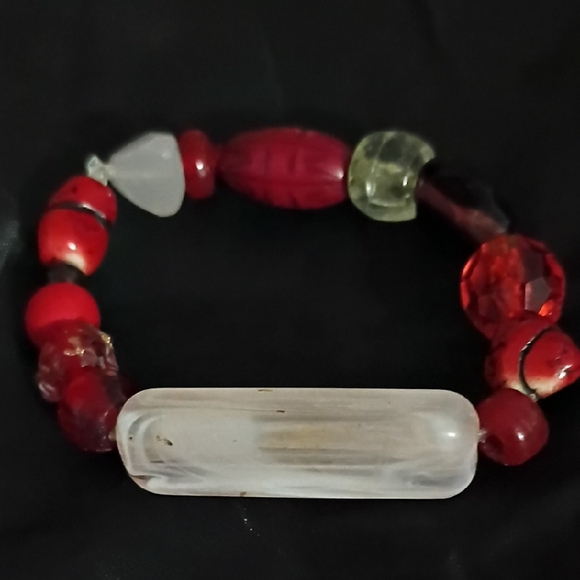 Chic Red and Clear Beaded Bracelet - Picture 1 of 4
